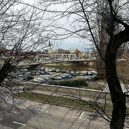 River - Free Parking *