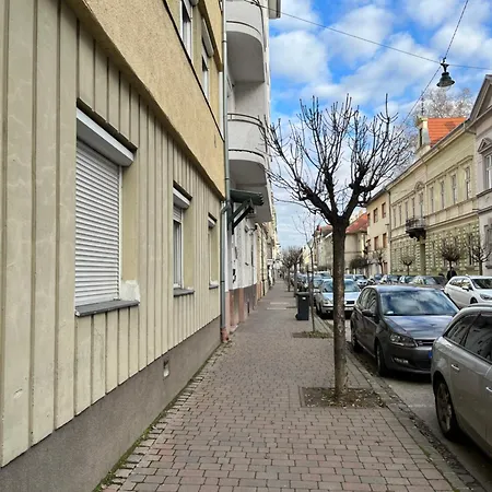 River - Free Parking *