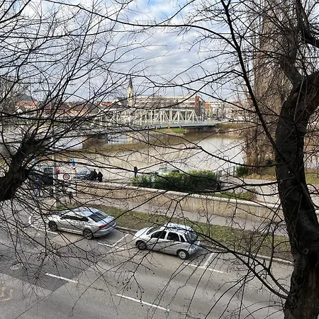 River - Free Parking *